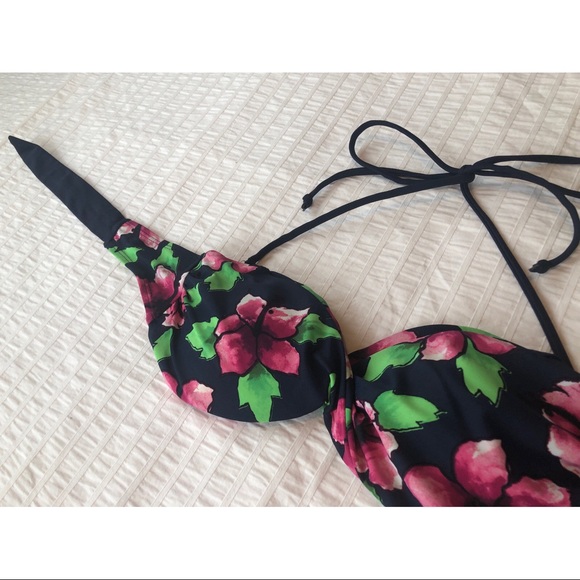 Ardene Twisted Bandeau Bikini Top - Picture 4 of 10